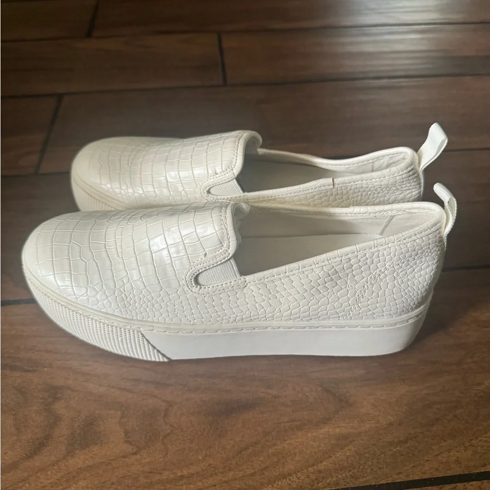 ABOUND Norah White Croc-Embossed Slip-On platform Sneakers size 9